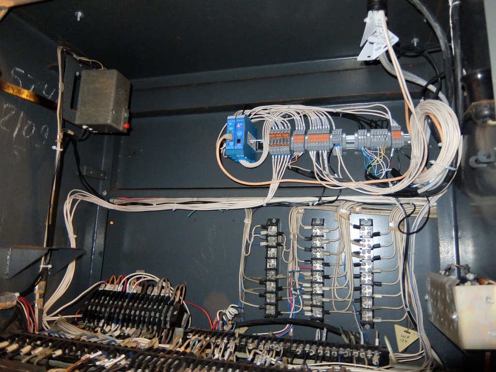 Контроллер телемеханики Топаз в ячейке РУ-10 кВ ПС Броня ПАО Ленэнерго.JPG